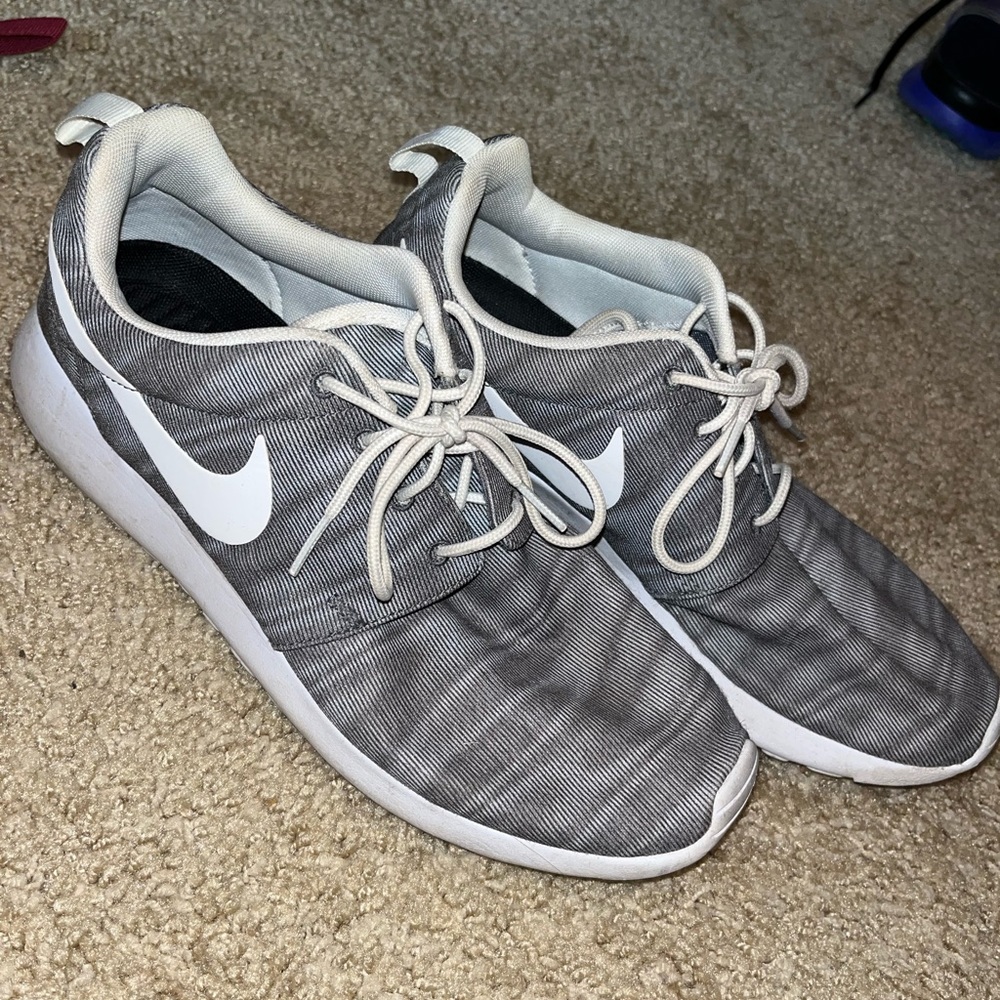 Patterned Grey Roshe